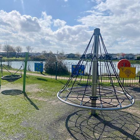 Вилла Hot Tub. Countryside. Coast. 5* Patrington Haven Leisure Park, East Yorkshire Экстерьер фото
