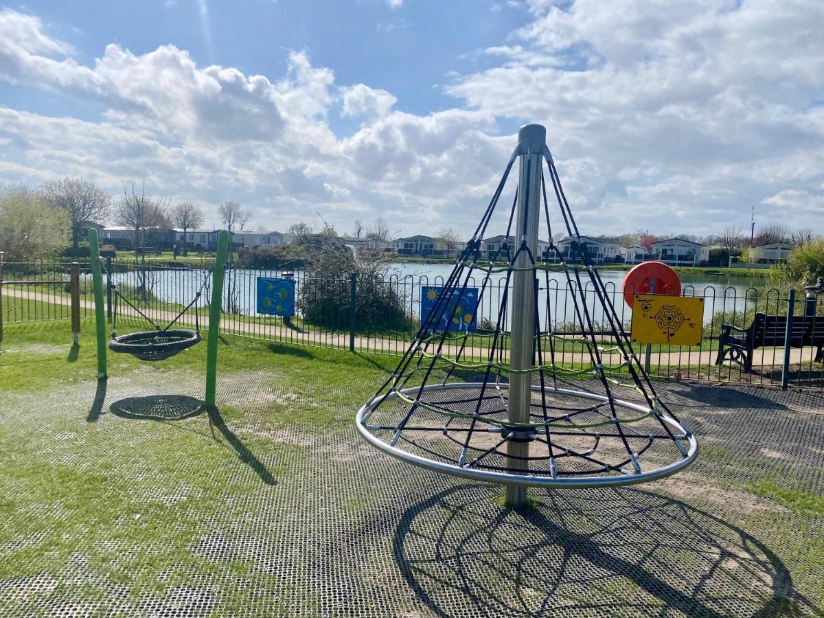 Вилла Hot Tub. Countryside. Coast. 5* Patrington Haven Leisure Park, East Yorkshire Экстерьер фото