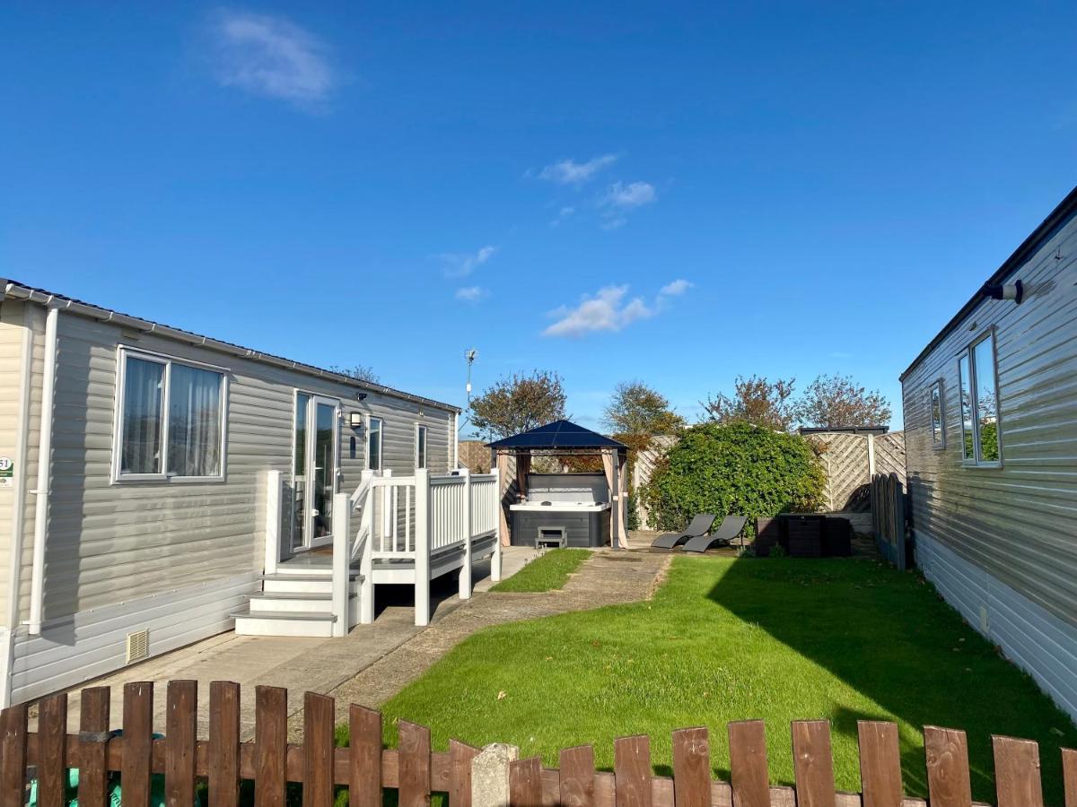 Вилла Hot Tub. Countryside. Coast. 5* Patrington Haven Leisure Park, East Yorkshire Экстерьер фото